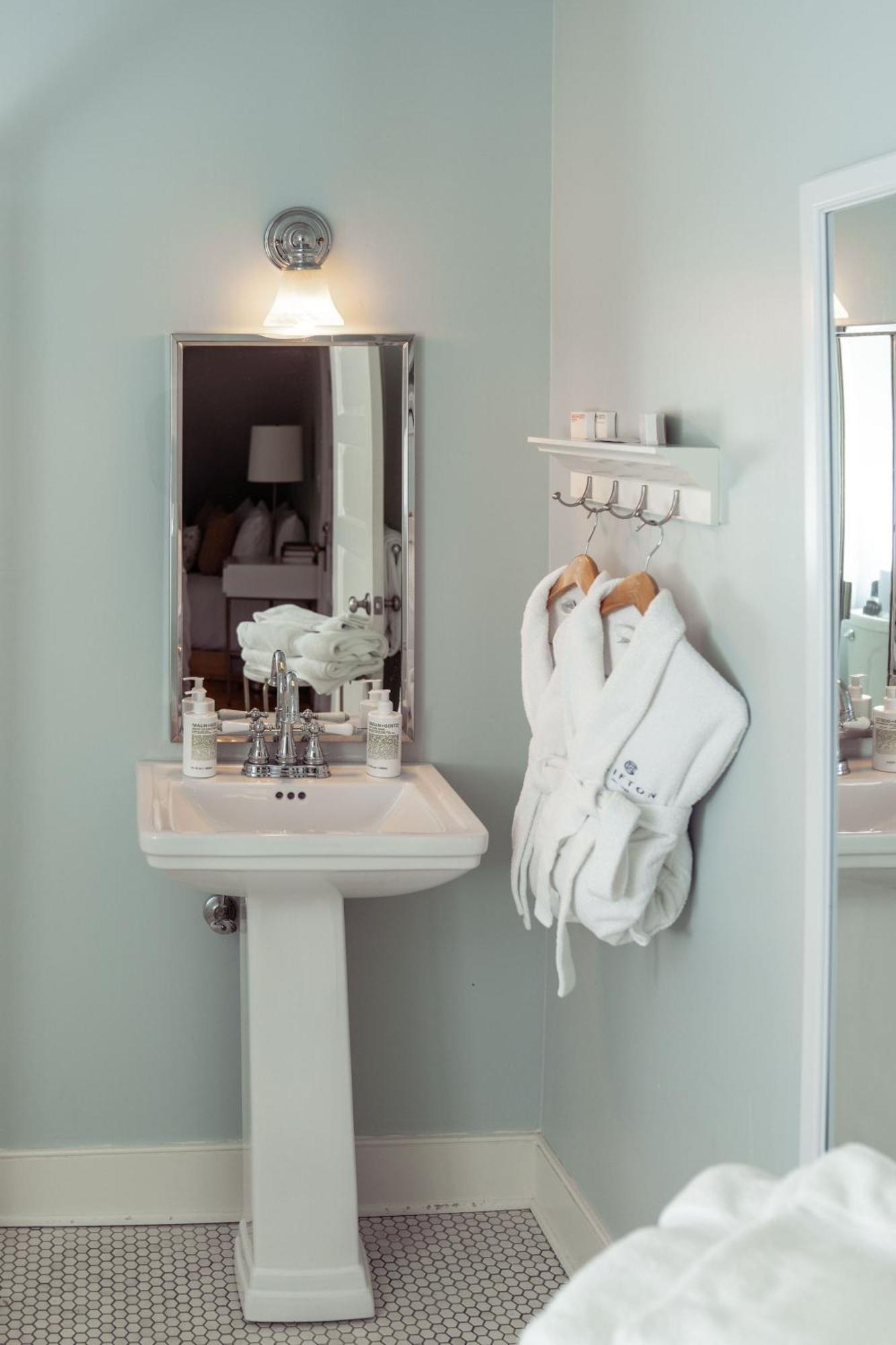 The Clifton Hotell Charlottesville Eksteriør bilde